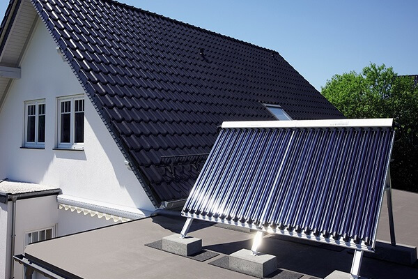 Grupo solar térmico instalado en Granada