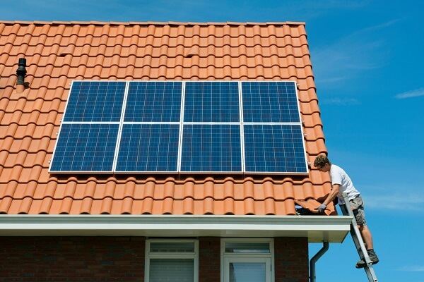 ¿Cuánto cuesta instalar placas solares en Granada en 2025?