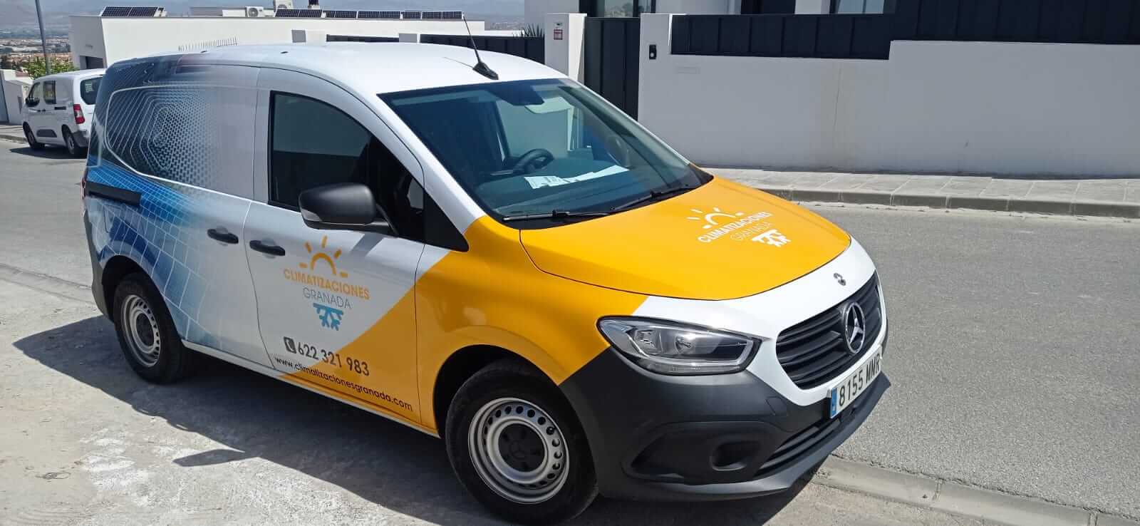 Vehículo de empresa Climatizaciones Granada